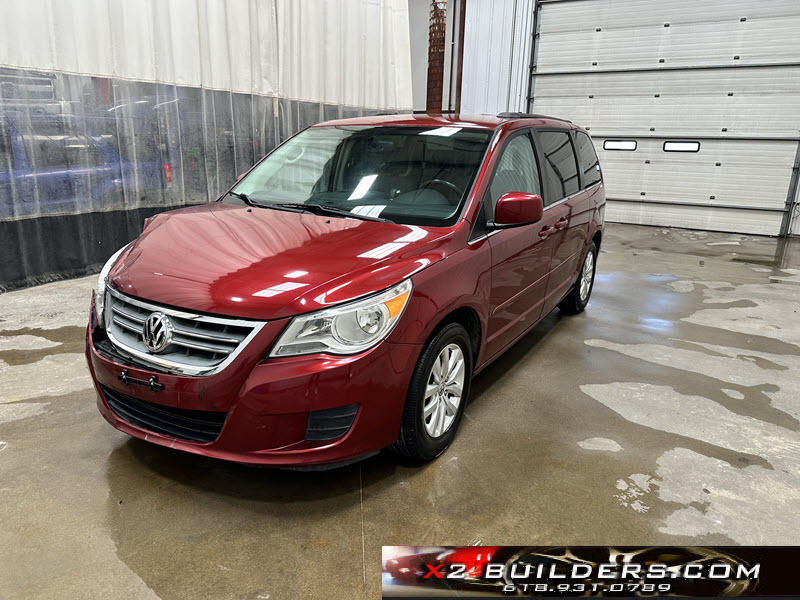 2014 Volkswagen Routan SE